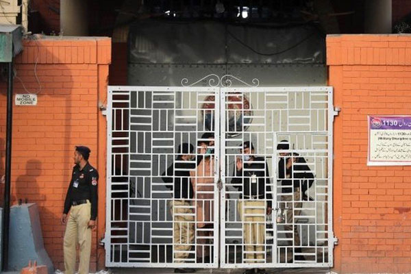 পাকিস্তানে গণধর্ষণের দায়ে দুইজনের মৃত্যুদণ্ড

