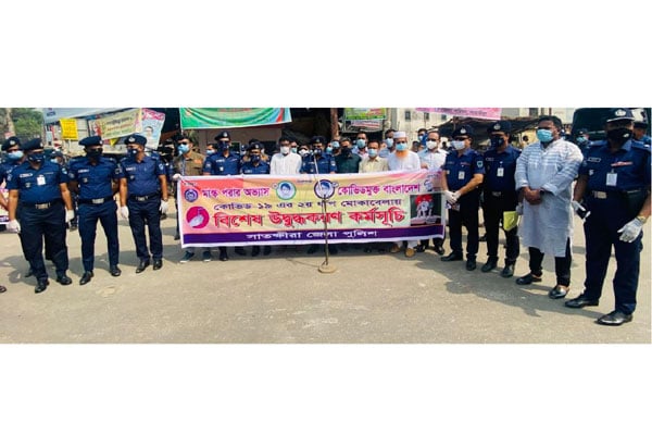 করোনা প্রতিরোধে সাতক্ষীরায় পুলিশের ক্যাম্পেইন