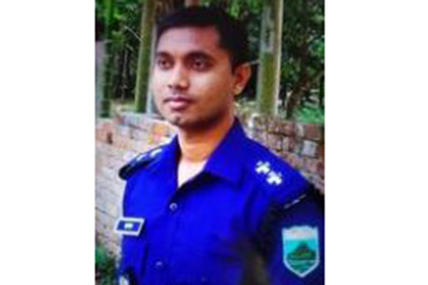 নিজের মাথায় গুলি চালিয়ে এসআই'র আত্মহত্যা!