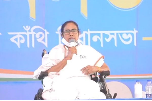 ঘরে ঢুকে গাদ্দার-মীরজাফর সিঁধ কেটেছে: মমতা

