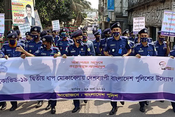 পিরোজপুরে করোনার সচেতনতা বৃদ্ধিতে পুলিশের র‌্যালি