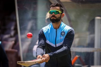ব্যাট হাতে অনন্য রেকর্ড গড়লেন কোহলি