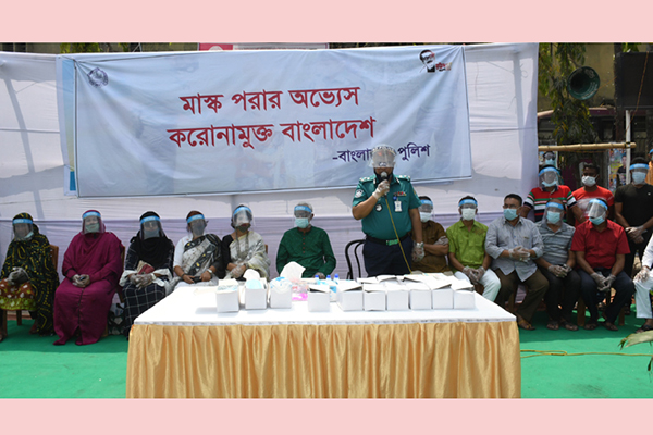 করোনা মোকাবেলায় কেএমপি’র সচেতনতামূলক প্রচারণা