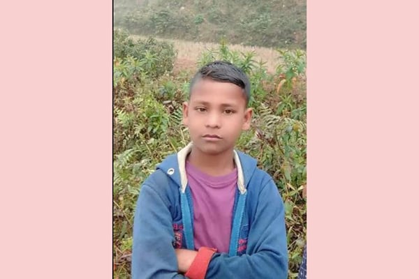 বড় বোনের সাথে রাগ করে ছোট ভাইয়ের আত্মহত্যা