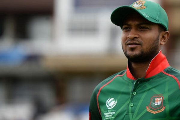 হঠাৎ দেশে ফিরছেন সাকিব, বাড়ছে জল্পনা