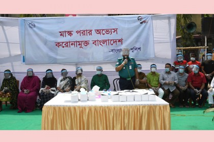 করোনা মোকাবেলায় কেএমপি’র সচেতনতামূলক প্রচারণা