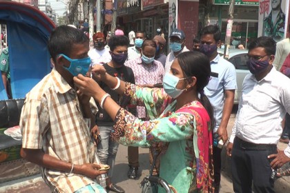 বরিশালে মাস্ক না পরায় ১৫ জনের জরিমানা