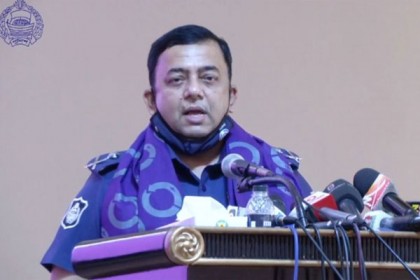 নিজেদের নারী মনে করবেন না, অফিসার দাবি করবেন: আইজিপি

