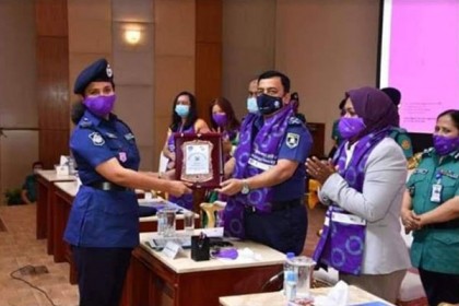 স্কুল-ক‌লে‌জে গি‌য়ে মে‌য়ে‌দের পু‌লি‌শে যোগ দি‌তে উৎসাহিত করুন: আই‌জি‌পি

