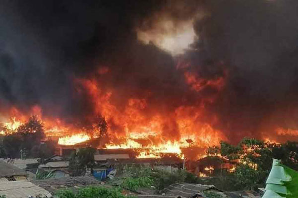 রোহিঙ্গা ক্যাম্পে অগ্নিকাণ্ডের ঘটনায় তিনশিশুসহ নিহত ৫