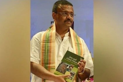 কলকাতা পৌরসভার মেয়র পদ থেকে ইস্তফা ফিরহাদ হাকিমের 