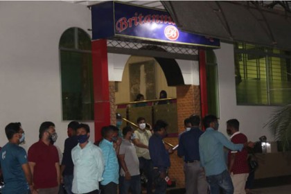 হোটেলে প্রাতিষ্ঠানিক কোয়ারেন্টাইনেই বিয়ে, নজরদারিতে ঘাটতি

