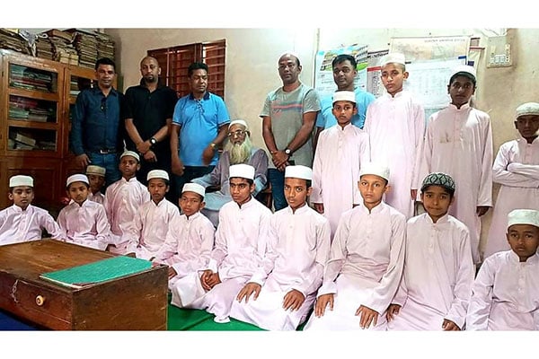 বানিয়াচংয়ে এতিমদের মাঝে সৈয়দা ছালেহা খাতুন ফাউন্ডেশনের পোশাক বিতরণ