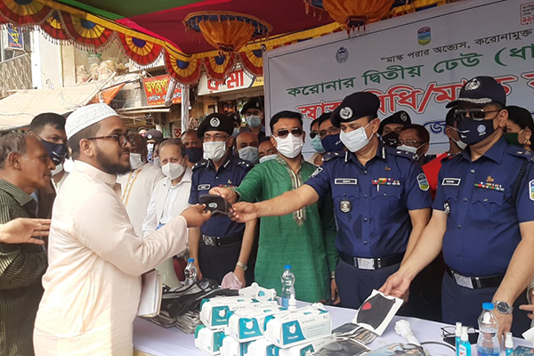 ময়মনসিংহে পুলিশের মাস্ক ক্যাম্পেইন