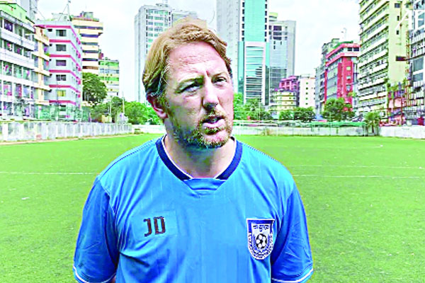 প্রথম পরীক্ষায় পাস জেমি ডে