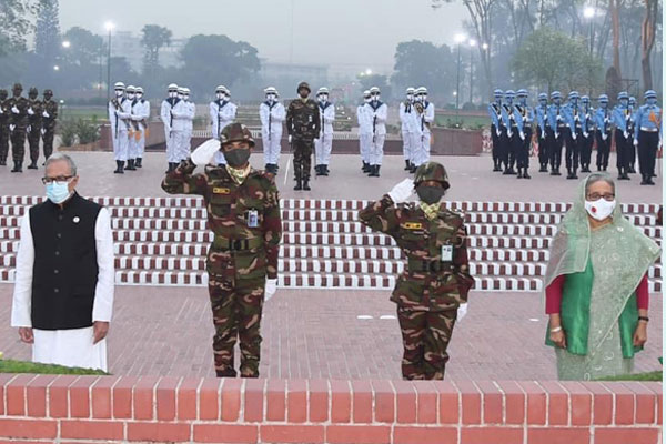 জাতীয় স্মৃতিসৌধে রাষ্ট্রপতি ও প্রধানমন্ত্রীর শ্রদ্ধা