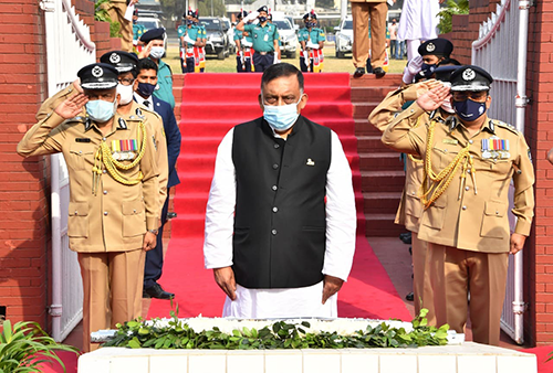 স্বাধীনতা দিবসে শহীদ পুলিশ সদস্যদের প্রতি স্বরাষ্ট্রমন্ত্রী এবং আইজিপি'র শ্রদ্ধা
