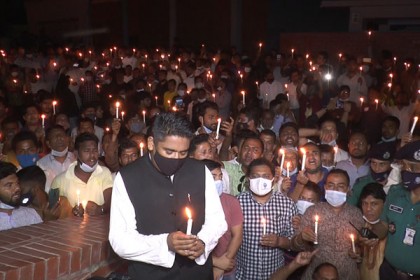 বরিশালে মোমবাতি প্রজ্জলন