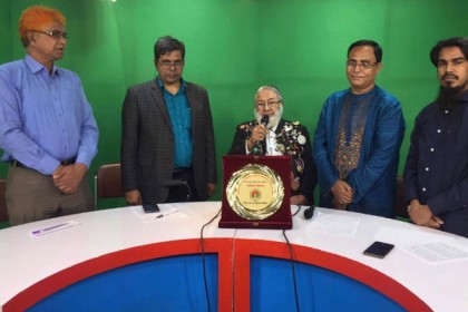 স্বাধীনতা সংগ্রামে অবদানের জন্য নূরুল কাদিরকে সম্মাননা 