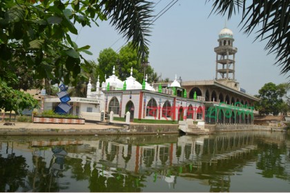 কুমিল্লার কাপ্তান বাজারে মোগল আমলের নান্দনিক মসজিদ