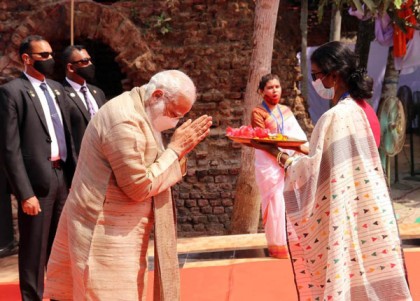 সাতক্ষীরায় পৌঁছেছেন ভারতের প্রধানমন্ত্রী নরেন্দ্র মোদি