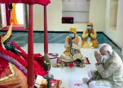 যশোরেশ্বরী কালীমন্দিরে প্রার্থনায় অংশ নিলেন মোদি