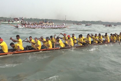 বরিশালে নৌকা বাইচ ও আতশবাজী উৎসব