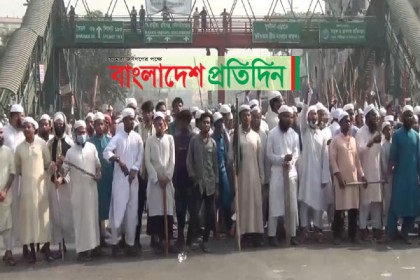 নরসিংদীতে ঢাকা-সিলেট মহাসড়কে হেফাজতের অবস্থান

