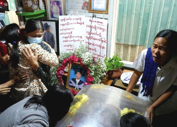 রাজপথে শতাধিক মানুষের মৃত্যুর পর মিয়ানমার জেনারেলদের পার্টি