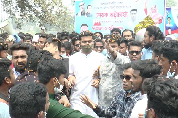 পাকিস্তানি মদতপুষ্টদের অর্থায়নে হেফাজতের তাণ্ডব: লেখক ভট্টাচার্য