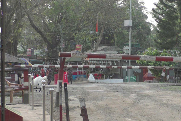 হিলি স্থলবন্দরে দুই দিন আমদানি-রপ্তানি বন্ধ