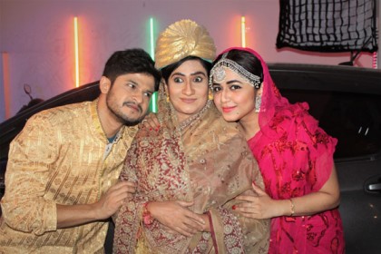 ‘জামাই VS শাশুড়ি’ নাটকে ফারিয়া, নিলয় ও মনিরা মিঠু