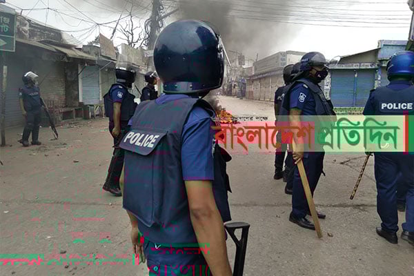 কিশোরগঞ্জে বিএনপি-পুলিশ ব্যাপক সংঘর্ষ 