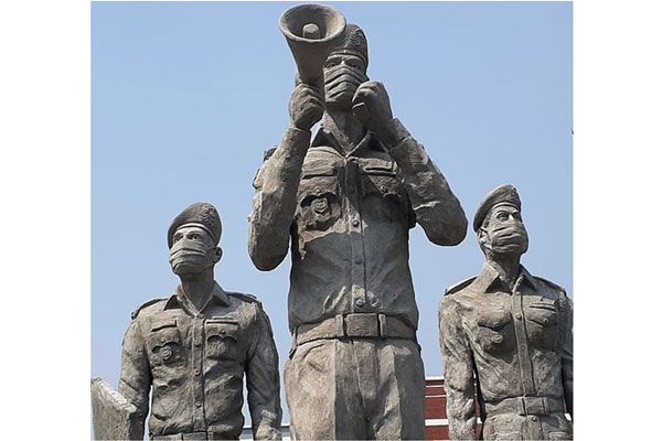 ফরিদপুরে পুলিশের ‘করোনাযোদ্ধা ভাস্কর্য’