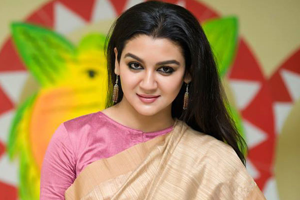 ফিল্মফেয়ার পুরস্কারের জন্য মনোনীত জয়া

