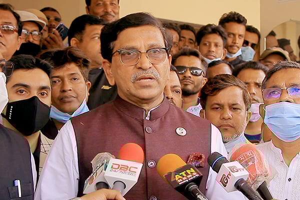 হেফাজতের কাঁধে বসে বিএনপি-জামায়াত নৈরাজ্য সৃষ্টি করছে : হানিফ