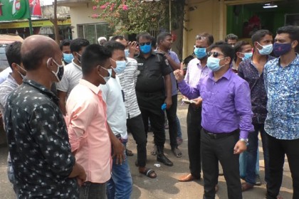 বরিশালে স্বাস্থ্য বিধি উপেক্ষা করায় ভ্রাম্যমাণ আদালতের জরিমানা