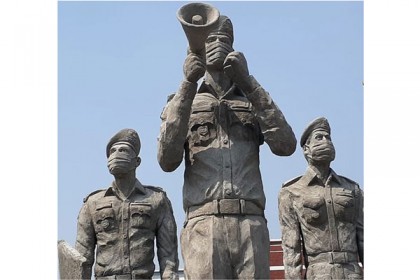 ফরিদপুরে পুলিশের ‘করোনাযোদ্ধা ভাস্কর্য’