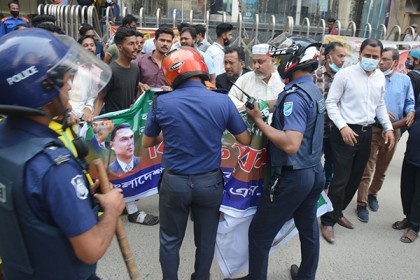 নারায়ণগঞ্জে বিএনপির বিক্ষোভ মিছিলে পুলিশি বাধা 