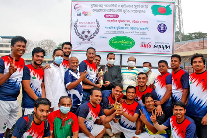 স্বাধীনতার সুবর্ণজয়ন্তী উপলক্ষে চট্টগ্রামে প্রীতি ফুটবল ম্যাচ 