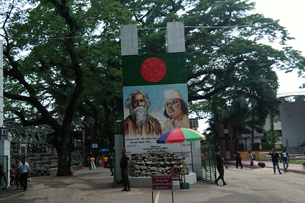 ভারত ফেরত যাত্রীদের কোয়ারেন্টিনে থাকার নির্দেশ