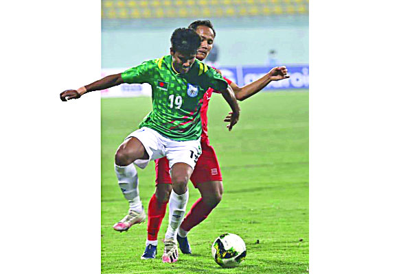 রঙ্গশালায় যেন রংতামাশা!