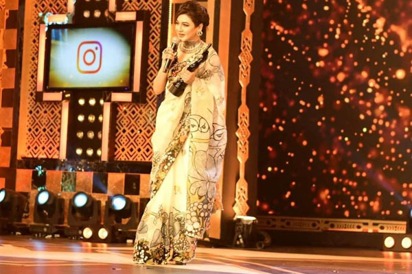 আবারও জয়ার হাতে ফিল্মফেয়ার পুরস্কার