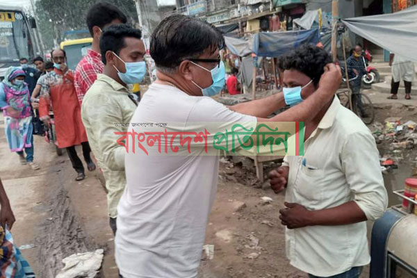 করোনা সংক্রমণ প্রতিরোধে ফুলপুরে ৩ হাজার মাস্ক বিতরণ 