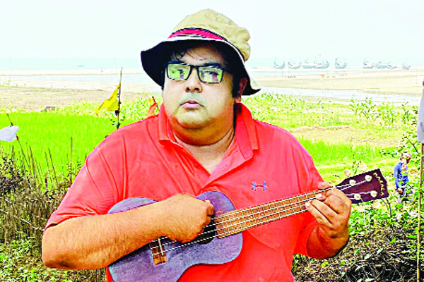 এবার গায়ক আনন্দ খালেদ