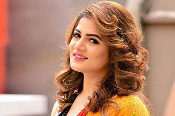 প্রকাশ্যে এল শ্রাবন্তীর নতুন সম্পর্ক, থাকেন একই বাড়িতে