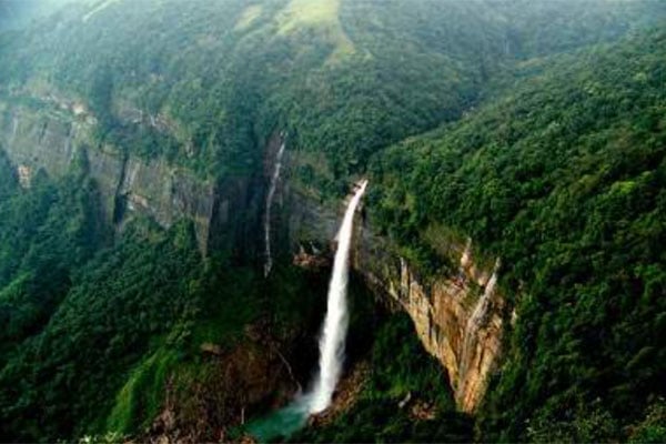 মাধবকুণ্ড জলপ্রপাতে প্রবেশে নিষেধাজ্ঞা

