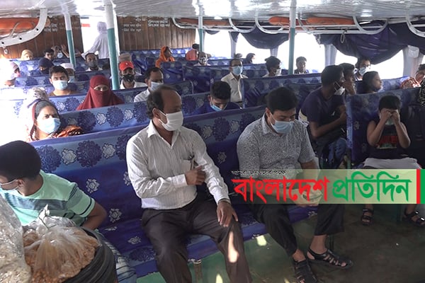 নৌ পথে বর্ধিত ভাড়ায় আগের মতোই যাত্রী পরিবহন