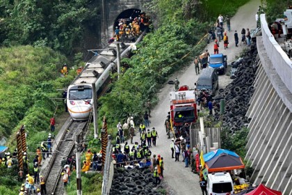 তাইওয়ানে ট্রেন দুর্ঘটনায় মৃত্যু অর্ধশত ছাড়াল, এখনো আটকা বহু যাত্রী