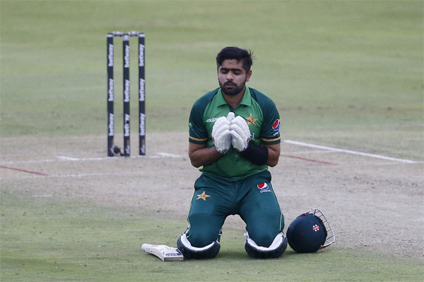 দ্রুততম ১৩ সেঞ্চুরি হাঁকিয়ে বিশ্বরেকর্ড গড়লেন বাবর